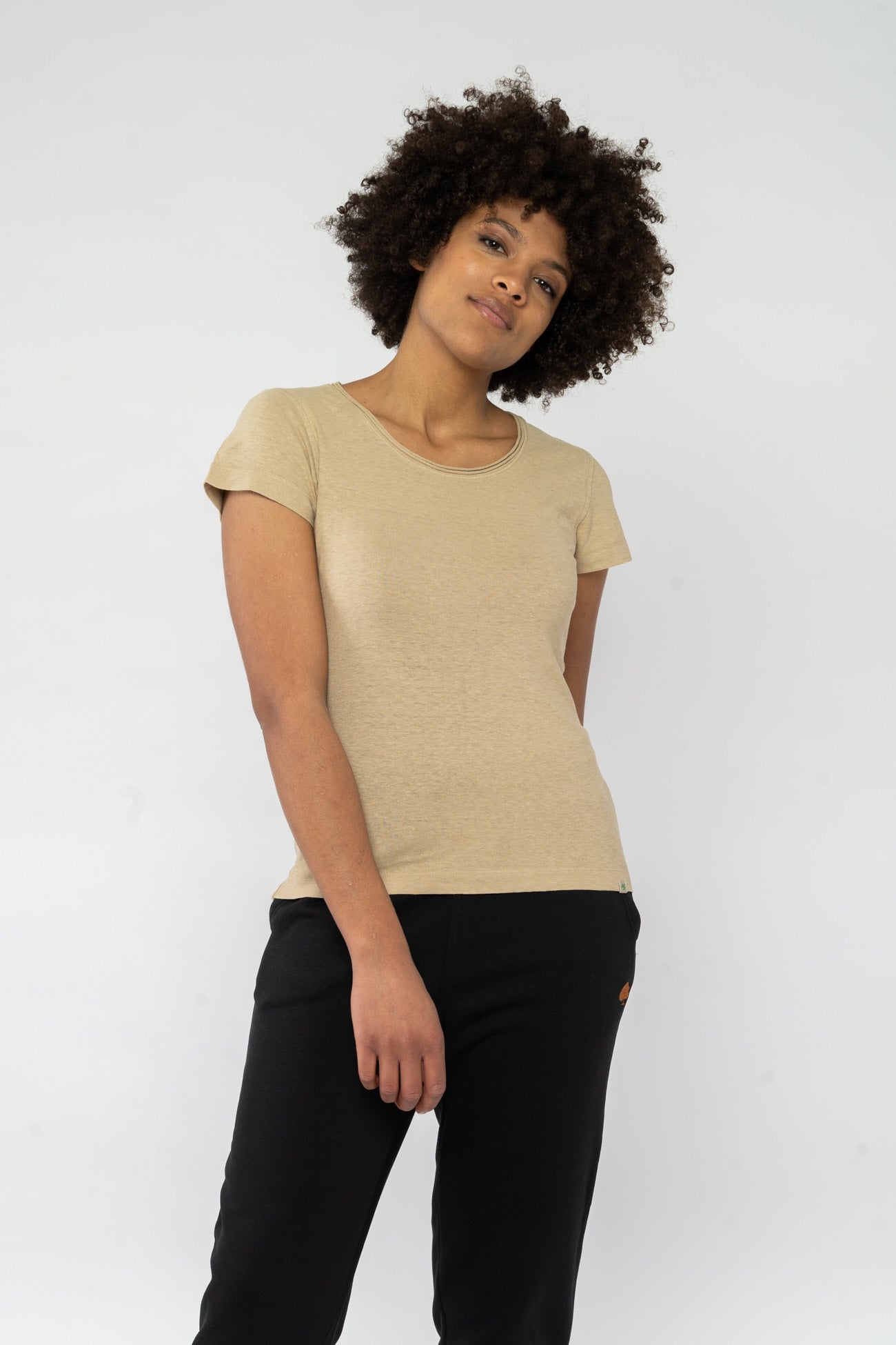 W-DH216OEB-T-Shirt-fuer-Frauen-Klassich-Hanf-GOBI-Vorne2