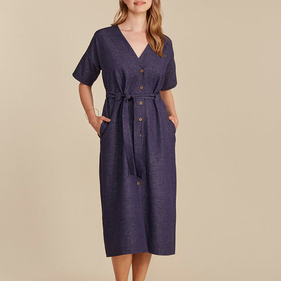 W-E054UJ-INDIA-Kleid-aus-Bio-Baumwolle-Mode-Fair-Produziert-MENGATTA-Navy-Vorne1