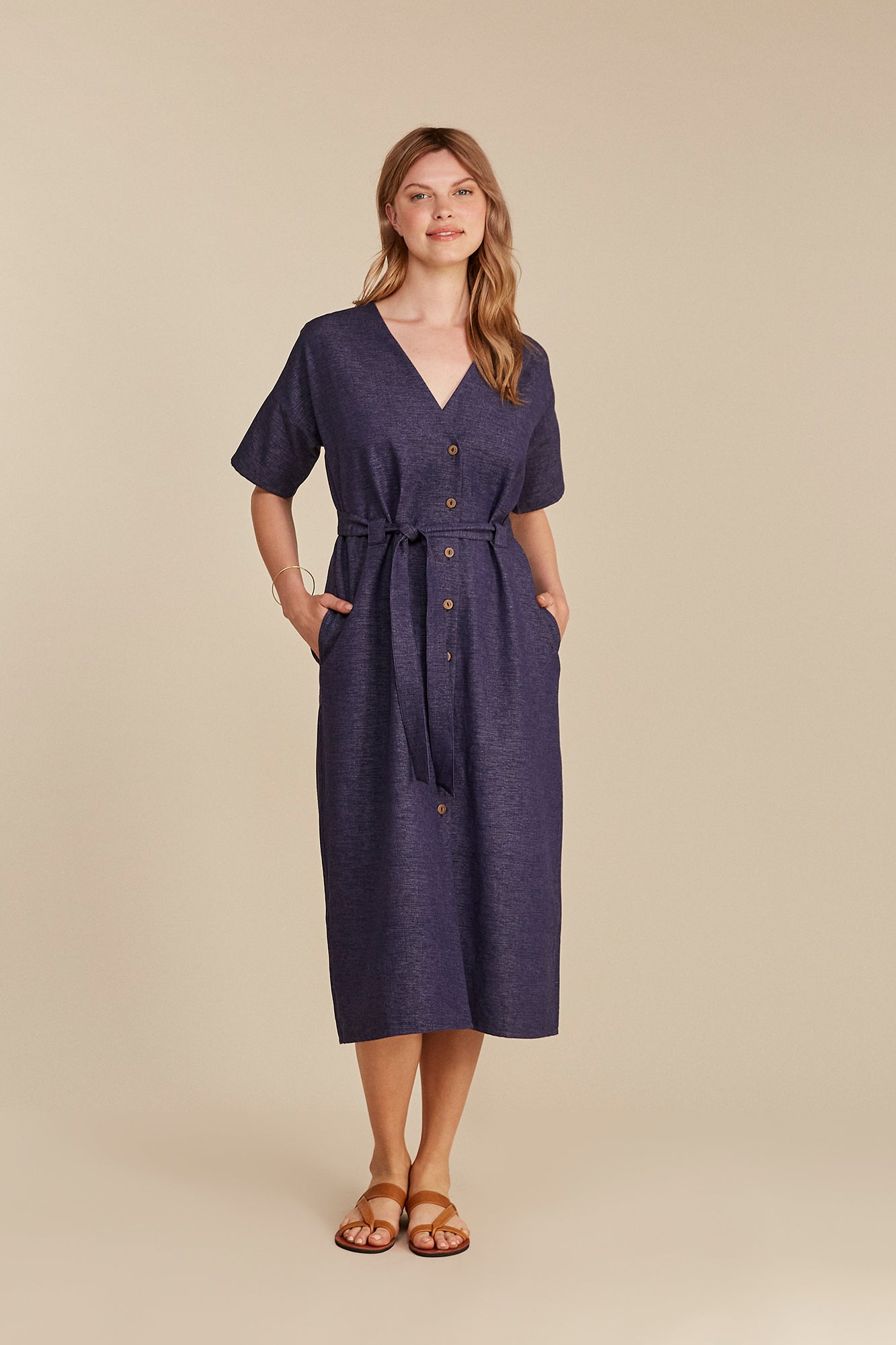 W-E054UJ-INDIA-Kleid-aus-Bio-Baumwolle-Mode-Fair-Produziert-MENGATTA-Navy-Vorne1