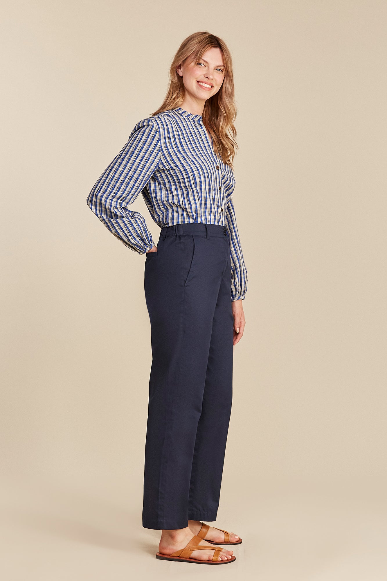 W-E277UJ-ANNIKA-Hose-aus-Bio-Baumwolle-Bio-Mode-Online-ARIBALA-Navy-Vorne2