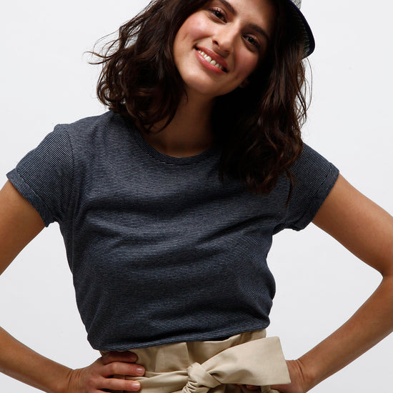 W-EP16-Frauen-T-Shirt-mit-aufgerollten-Aermeln-Damen-Style-Navy-Striped-Detail-3