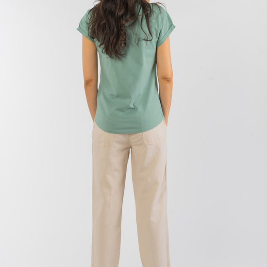 W-EP16-Rolled-Sleeve-T-Shirt-aus-Bio-Baumwolle-Fair-Clothes-Frauen-CALVINE-Sage-Green-Vorne1