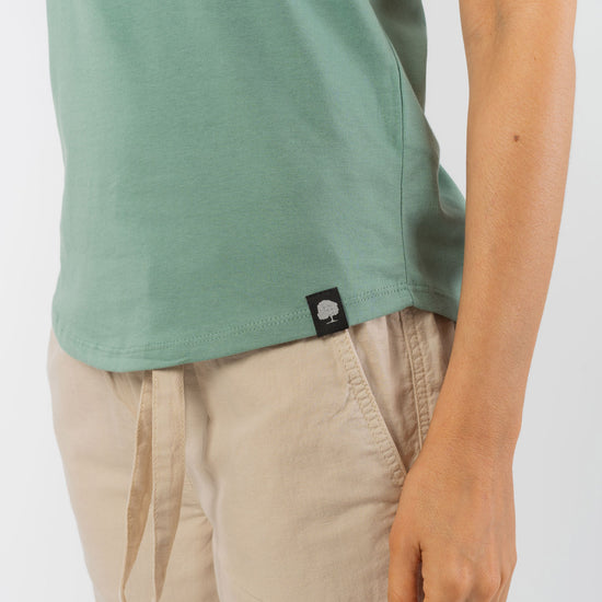 W-EP16-Rolled-Sleeve-T-Shirt-aus-Bio-Baumwolle-Fair-Clothes-Frauen-CALVINE-Sage-Green-Vorne3