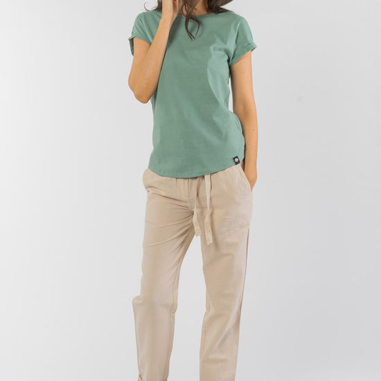 W-EP16-Rolled-Sleeve-T-Shirt-aus-Bio-Baumwolle-Fair-Clothes-Frauen-CALVINE-Sage-Green-Vorne5