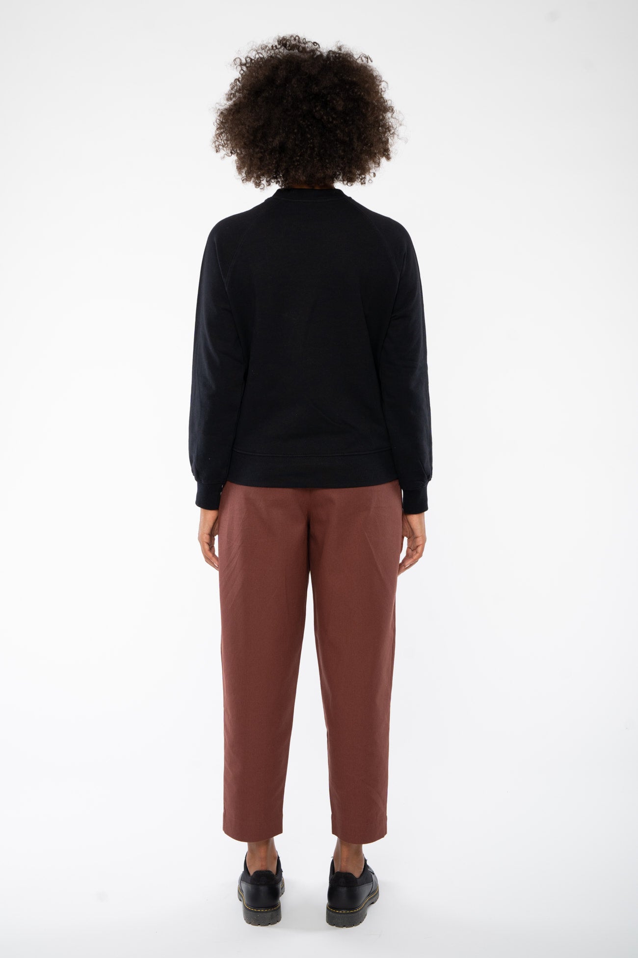 W-EP63-LH2-Raglanaermel-Sweatshirt-Frauen-Schwarz-hinten