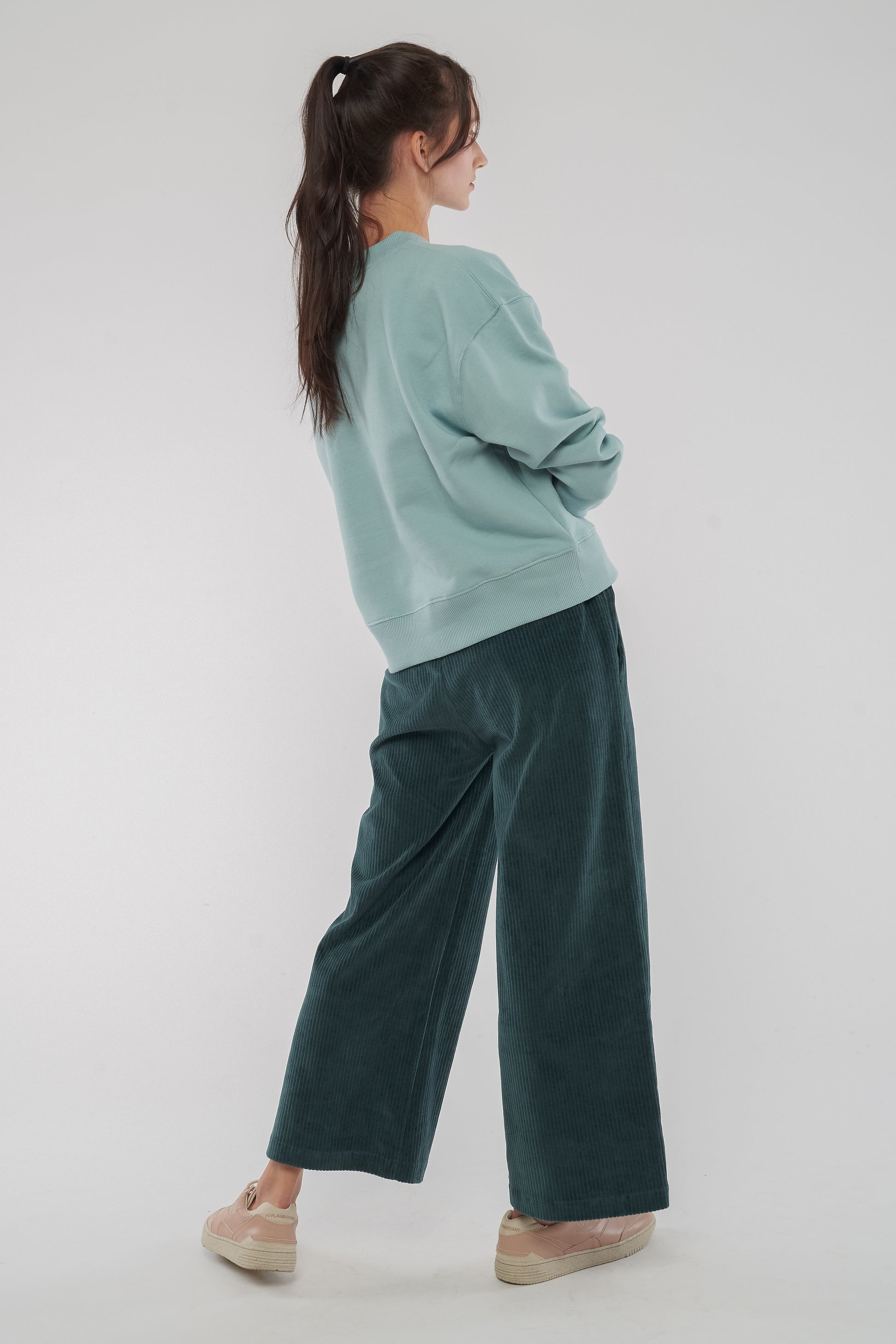 W-EP64-Damen-Sweatshirt-Pullover-mit-Raglanaermeln-aus-Bio-Baumwolle-Faire-Siegel-Kleidung-Frauen-THAPSEY-Sage-Hinten
