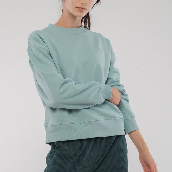 W-EP64-Damen-Sweatshirt-Pullover-mit-Raglanaermeln-aus-Bio-Baumwolle-Faire-Siegel-Kleidung-Frauen-THAPSEY-Sage-Vorne