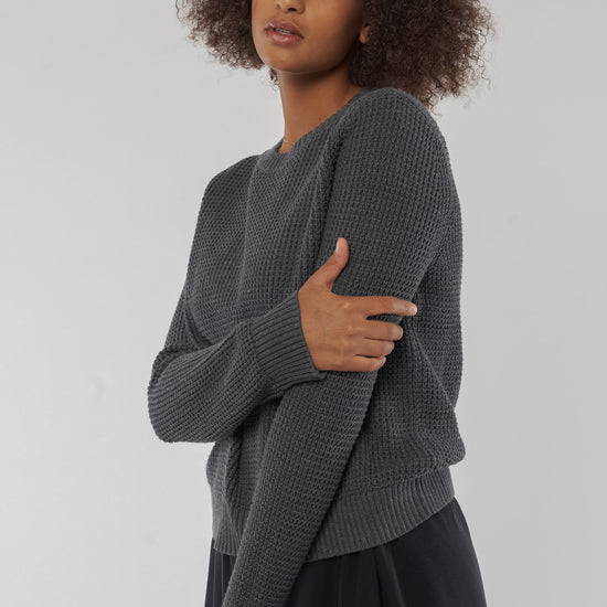 W-Frauen-Crew-Sweater-Heather-Dark-Vorne