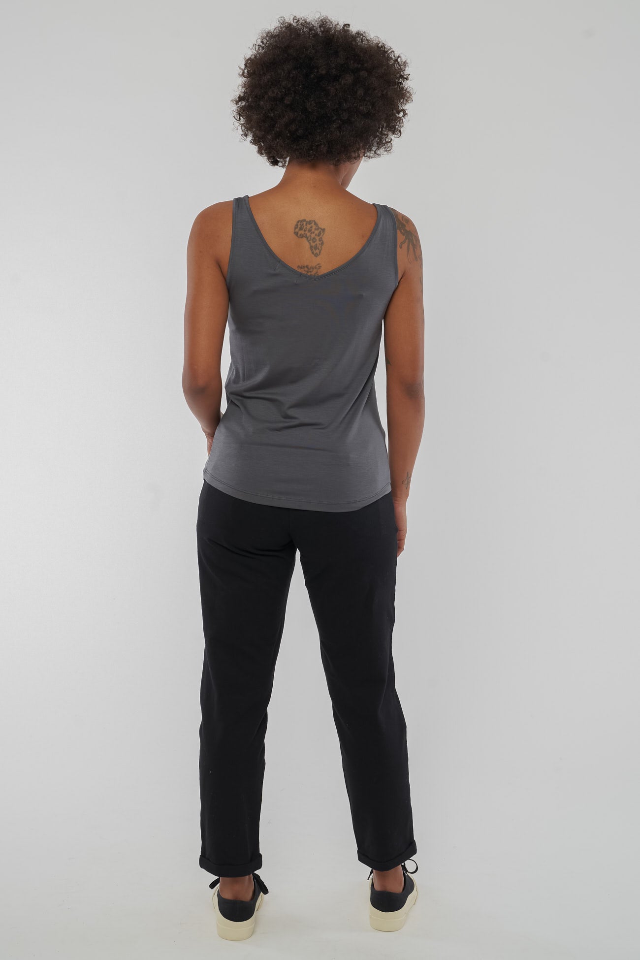 W-GB1084-Victoria-Tencel-Tank-Top-aus-TENCEL-Oeko-Onlineshop-Frauen-ELFROS-Shadow-Grey-Hinten