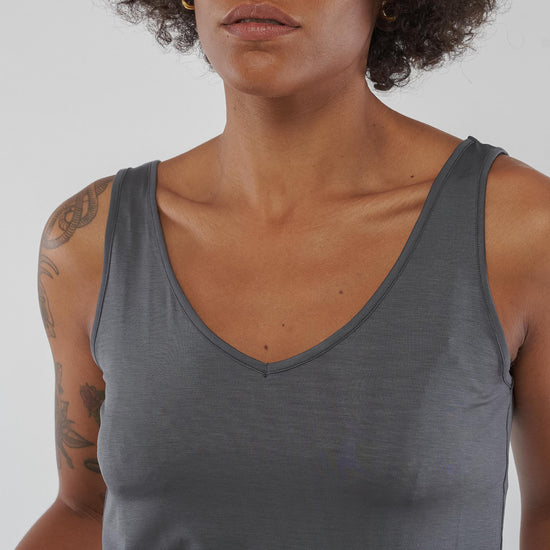 W-GB1084-Victoria-Tencel-Tank-Top-aus-TENCEL-Oeko-Onlineshop-Frauen-ELFROS-Shadow-Grey-Vorne