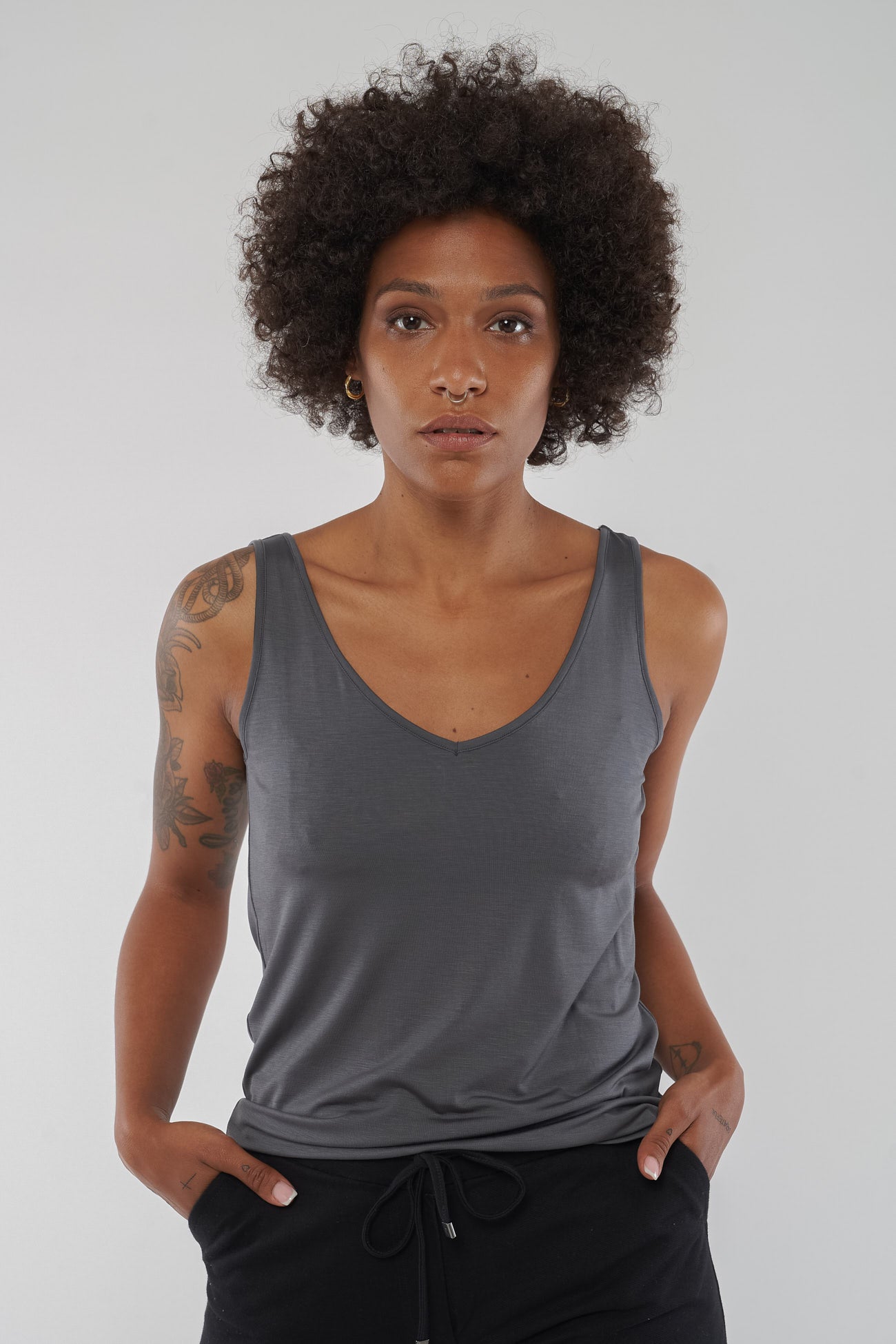 W-GB1084-Victoria-Tencel-Tank-Top-aus-TENCEL-Oeko-Onlineshop-Frauen-ELFROS-Shadow-Grey-Vorne2