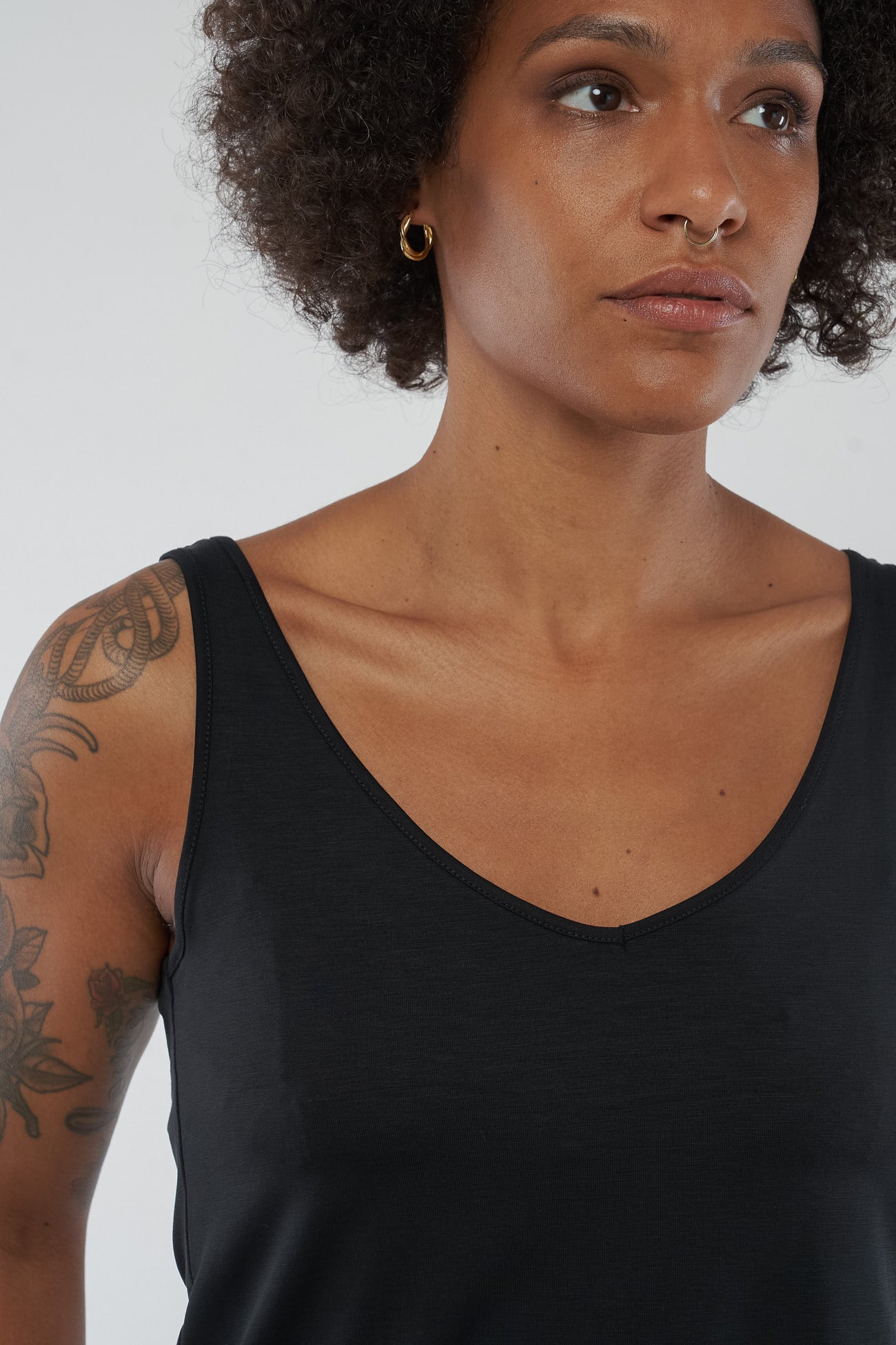 W-GB1084-Victoria-Tencel-Tank-Top-aus-TENCEL-Onlineshop-Mode-Unisex-ELFROS-Black-Detail