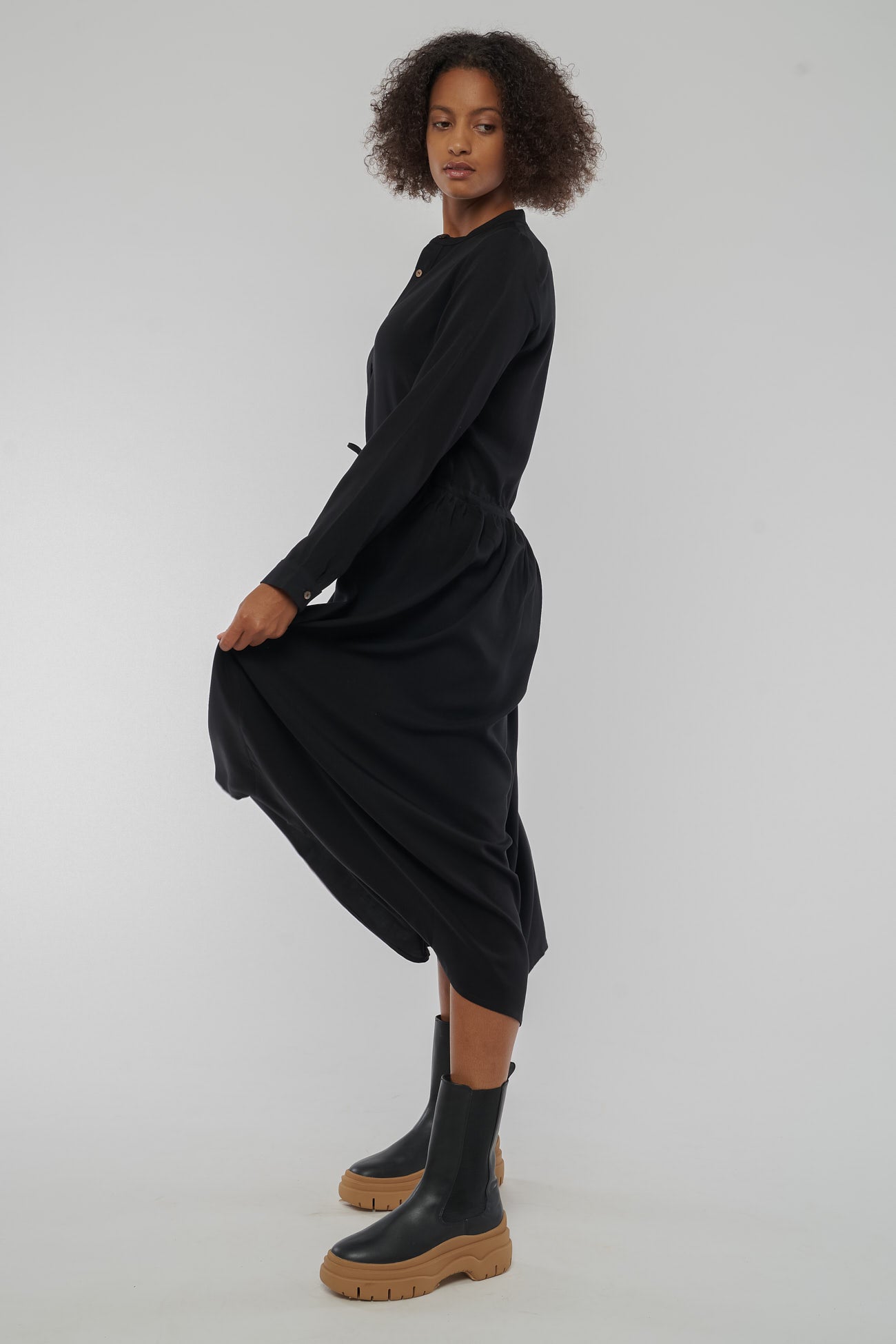 W-GB1246-Marina-Kleid-aus-TENCEL-Kleidung-Fairtrade-Herren-SEGRO-Black-Seite