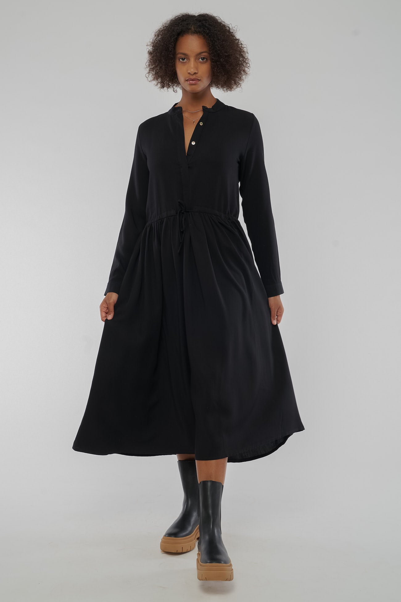 W-GB1246-Marina-Kleid-aus-TENCEL-Kleidung-Fairtrade-Herren-SEGRO-Black-Vorne