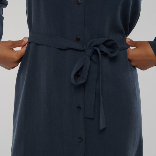 W-GB1247-Merle-Kleid-aus-TENCEL-Fair-Trade-Kleidung-Berlin-Herren-ZIRBA-Midnight-Blue-Detail