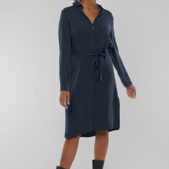 W-GB1247-Merle-Kleid-aus-TENCEL-Fair-Trade-Kleidung-Berlin-Herren-ZIRBA-Midnight-Blue-Vorne