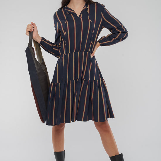 W-GB1257-Mila-Kleid-aus-TENCEL-Faire-Kleidung-Kaufen-Herren-DRAFO-Midnight-Blue-Light-Camel-Stripes-Vorne2