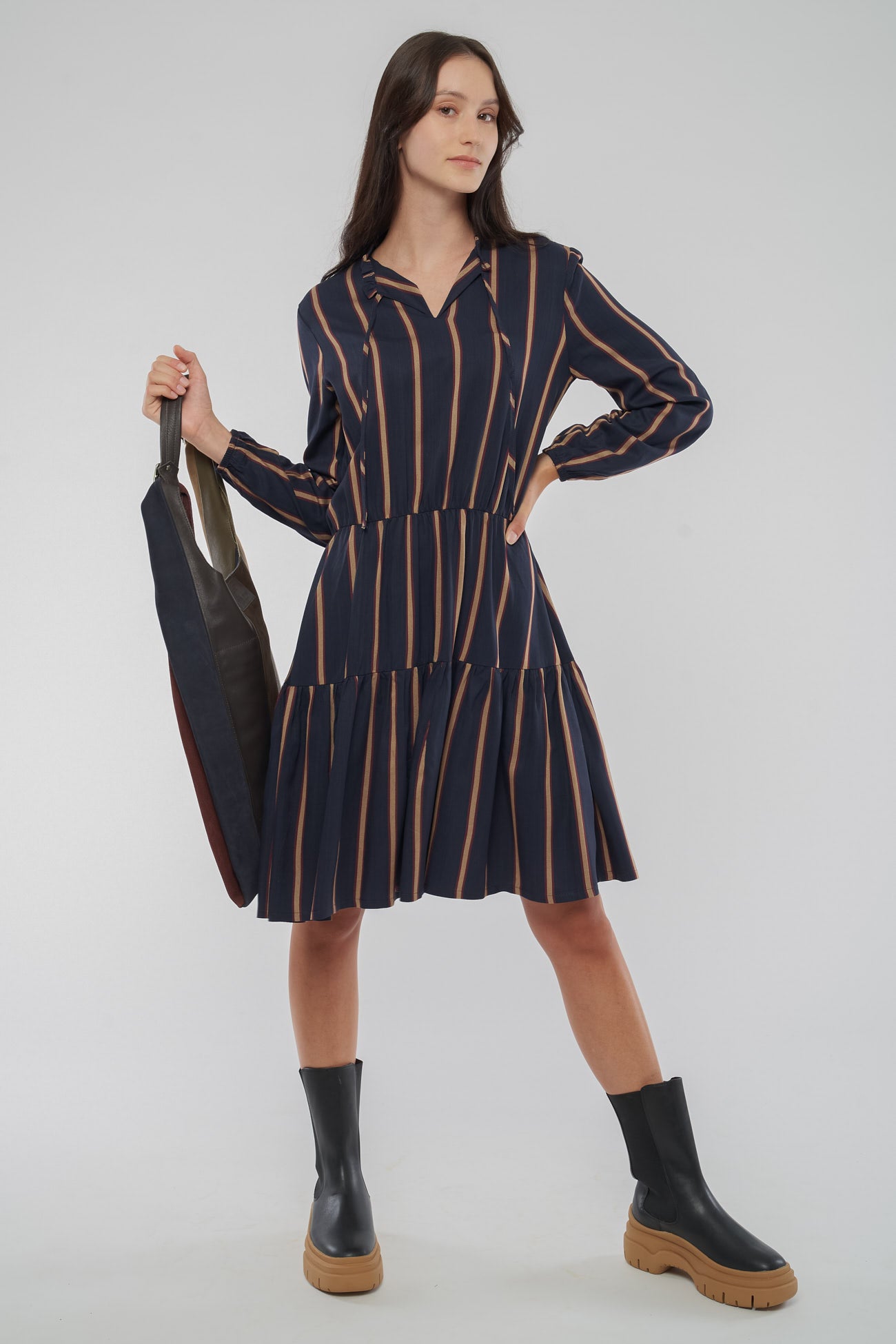 W-GB1257-Mila-Kleid-aus-TENCEL-Faire-Kleidung-Kaufen-Herren-DRAFO-Midnight-Blue-Light-Camel-Stripes-Vorne2