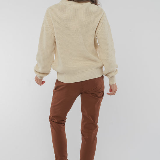 W-GB1330-BECKY-Strickpullover-aus-Bio-Baumwolle-Natuerliche-Kleidung-Frauen-KINOKI-Undyed-Hinten