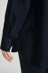 W-GB1336-COSIMA-Bluse-aus-Tencel-Fair-Trade-Online-Shop-Frauen-LINAREM-Midnight-Blue-Detail2