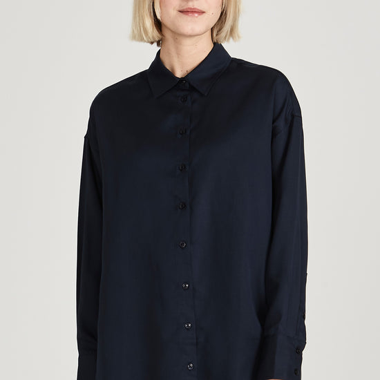W-GB1336-COSIMA-Bluse-aus-Tencel-Fair-Trade-Online-Shop-Frauen-LINAREM-Midnight-Blue-Vorne3