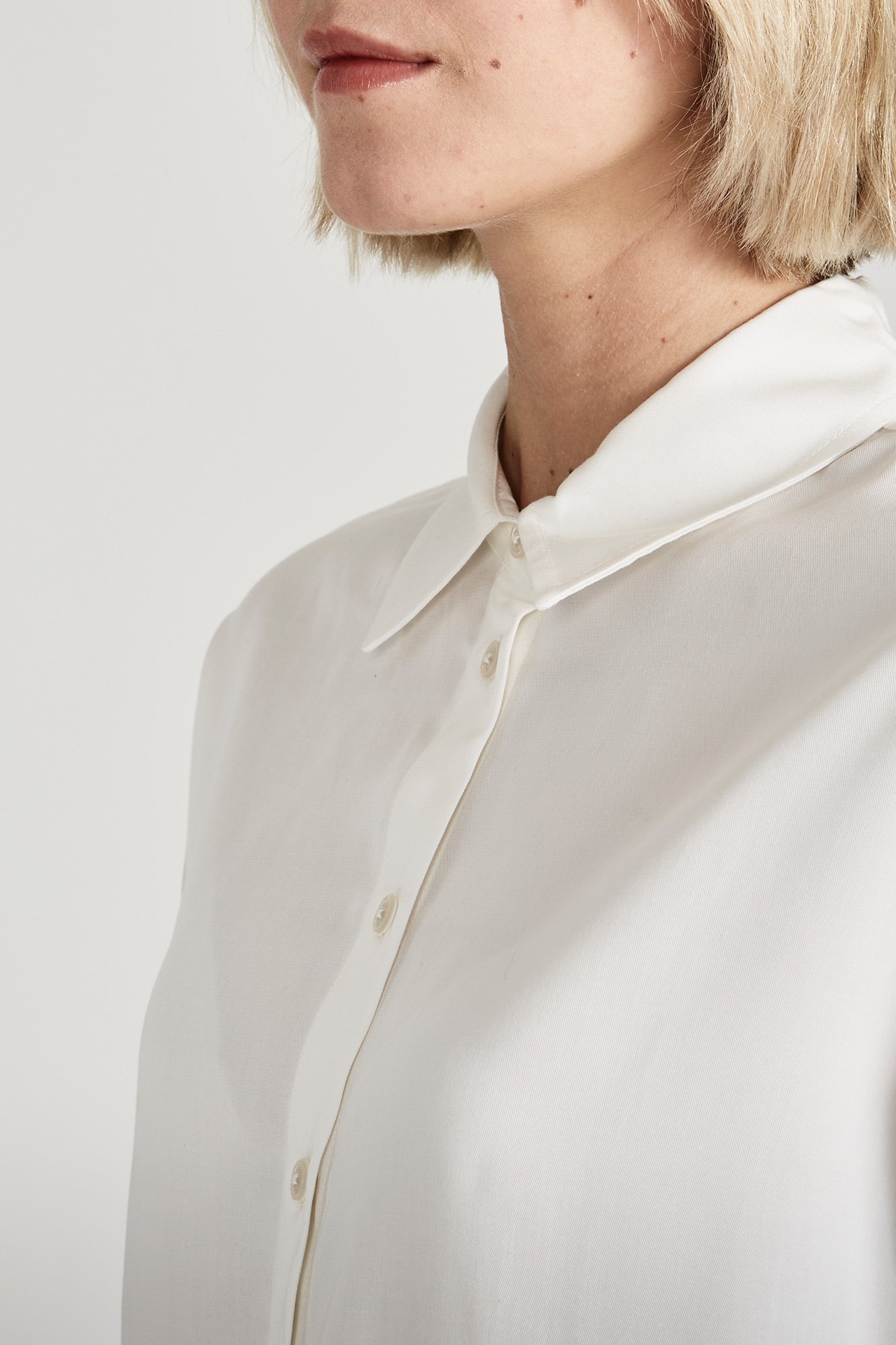 W-GB1336-COSIMA-Bluse-aus-Tencel-Fair-Trade-Online-Shop-Frauen-LINAREM-Undyed-Detail