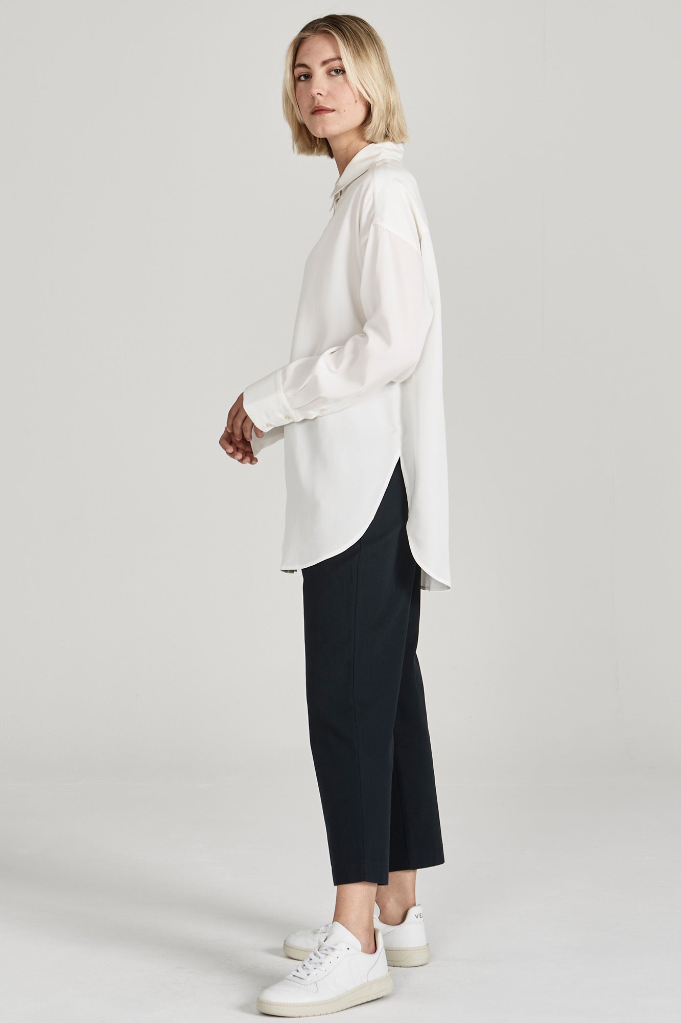 W-GB1336-COSIMA-Bluse-aus-Tencel-Fair-Trade-Online-Shop-Frauen-LINAREM-Undyed-Vorne