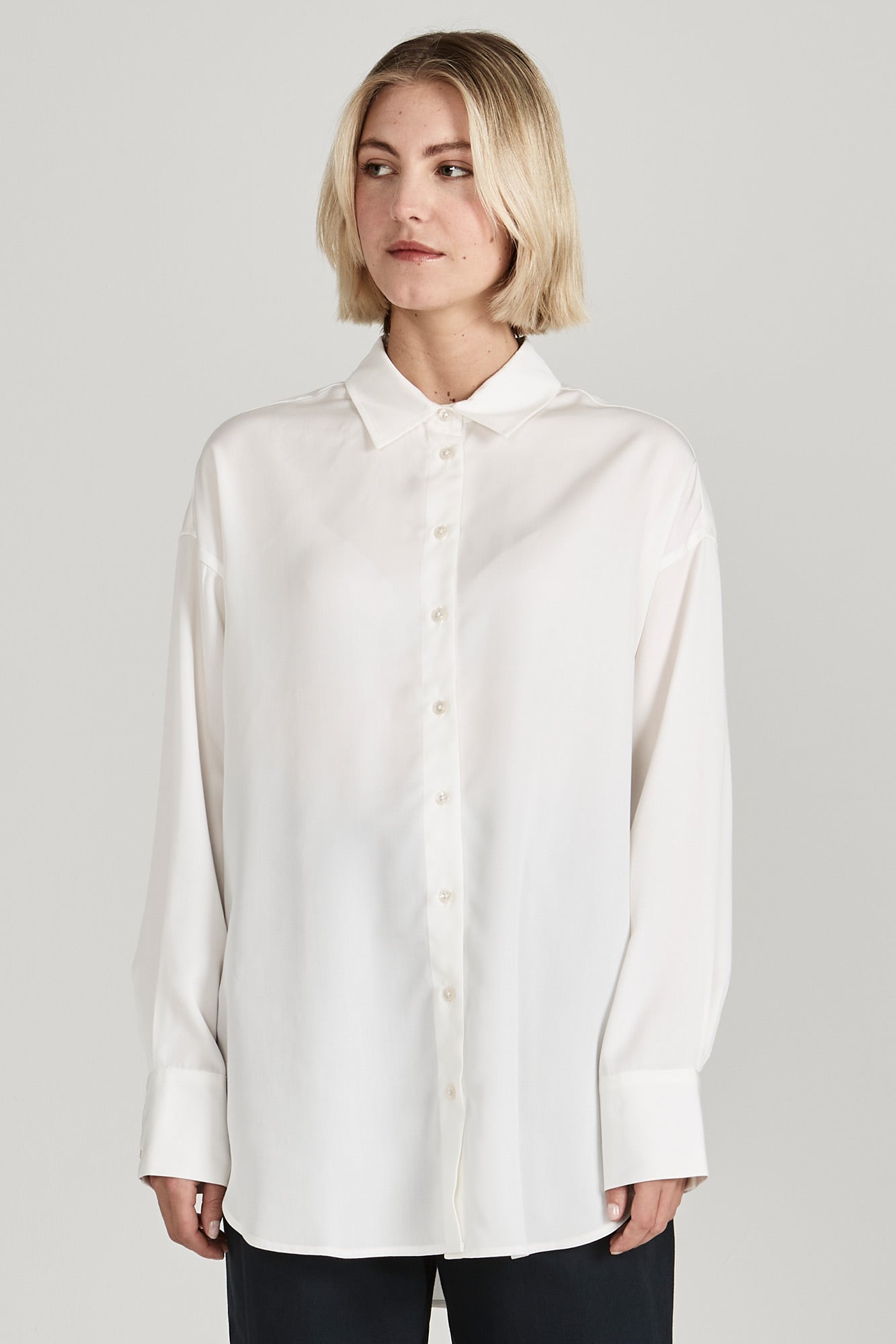 W-GB1336-COSIMA-Bluse-aus-Tencel-Fair-Trade-Online-Shop-Frauen-LINAREM-Undyed-Vorne3