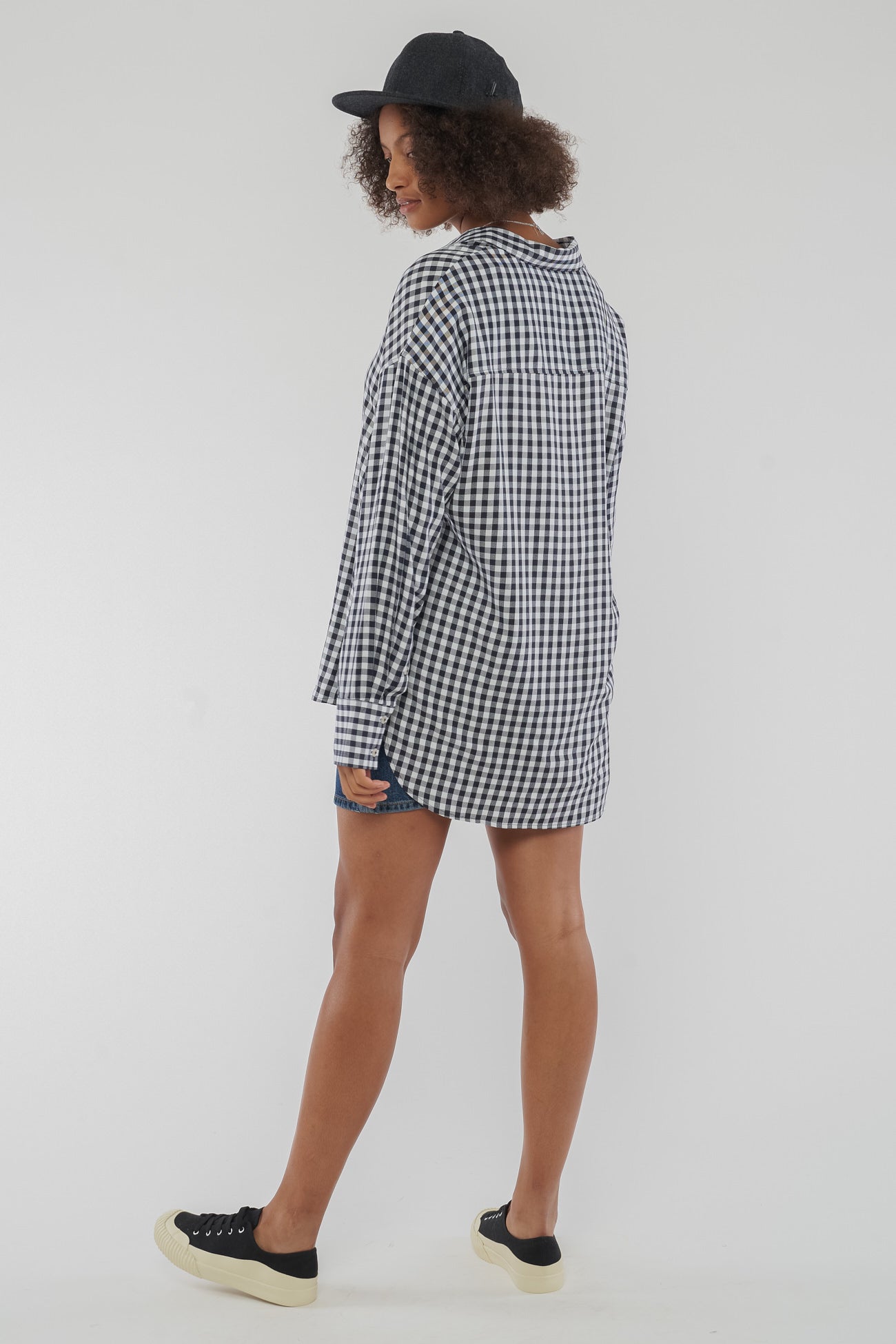 W-GB1337-COSIMA-Bluse-aus-Tencel-Fair-Trade-Online-Shop-Frauen-LINAREM-Midnight-Blue-White20220