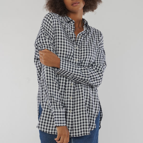 W-GB1337-COSIMA-Bluse-aus-Tencel-Fair-Trade-Online-Shop-Frauen-LINAREM-Midnight-Blue-White20223