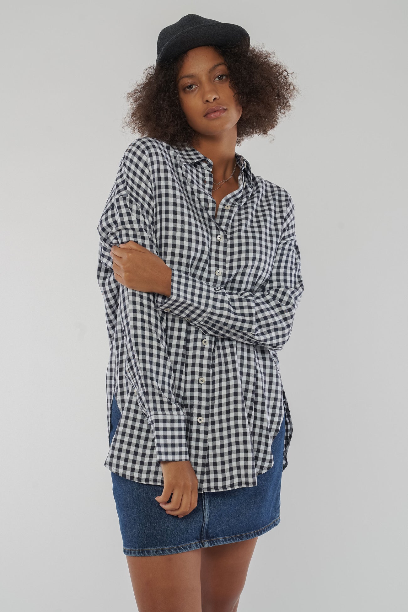 W-GB1337-COSIMA-Bluse-aus-Tencel-Fair-Trade-Online-Shop-Frauen-LINAREM-Midnight-Blue-White20223