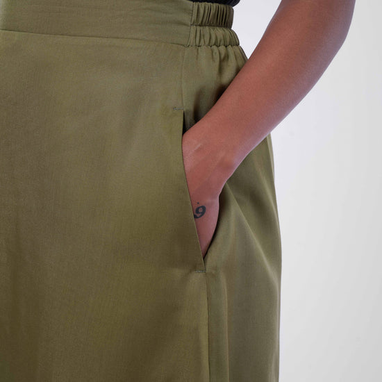 W-GB1413-VANA-Rock-aus-Tencel-Gruene-Mode-Frauen-OMARIK-Olive-Oil-Detail