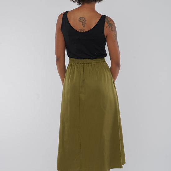 W-GB1413-VANA-Rock-aus-Tencel-Gruene-Mode-Frauen-OMARIK-Olive-Oil-Hinten