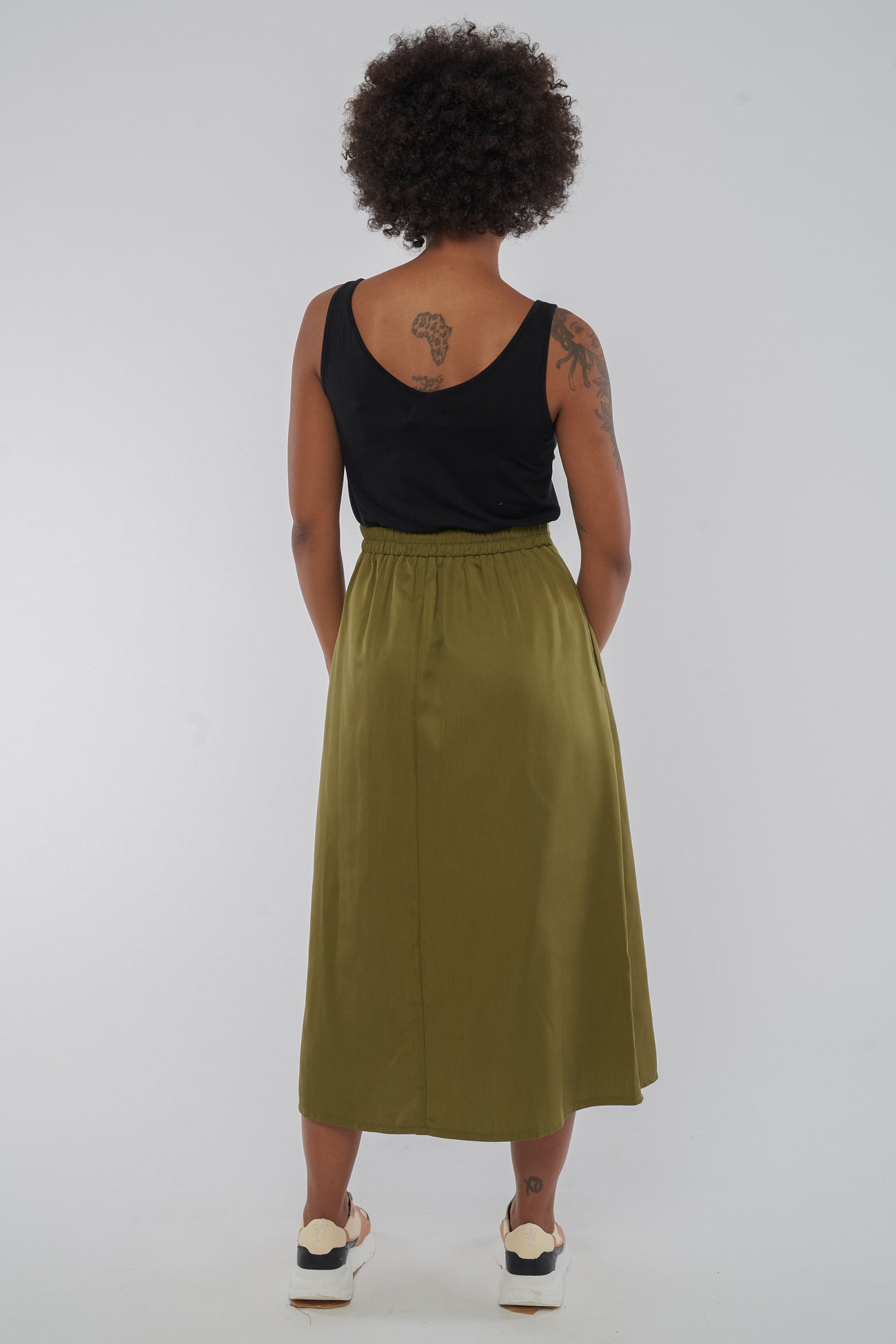 W-GB1413-VANA-Rock-aus-Tencel-Gruene-Mode-Frauen-OMARIK-Olive-Oil-Hinten