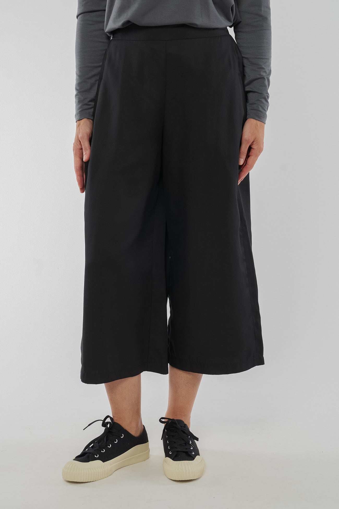 W-GB1416-ANNA-78-Hose-aus-Bio-Baumwolle-Ethical-Fashion-Frauen-HINDEL-Black-Vorne25495