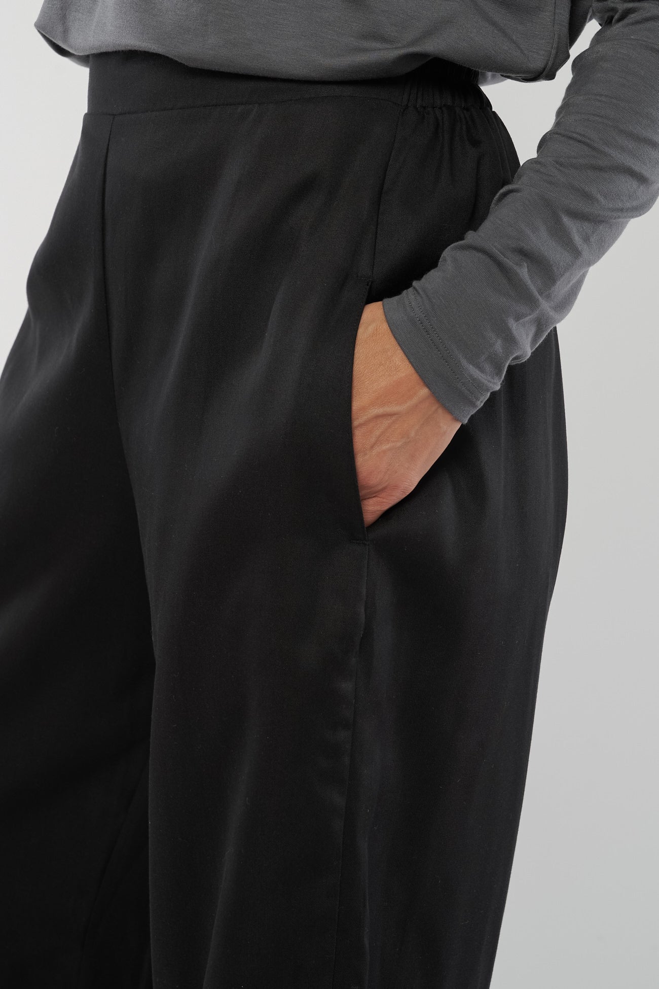 W-GB1416-ANNA-78-Hose-aus-Bio-Baumwolle-Ethical-Fashion-Frauen-HINDEL-Black-Vorne25500