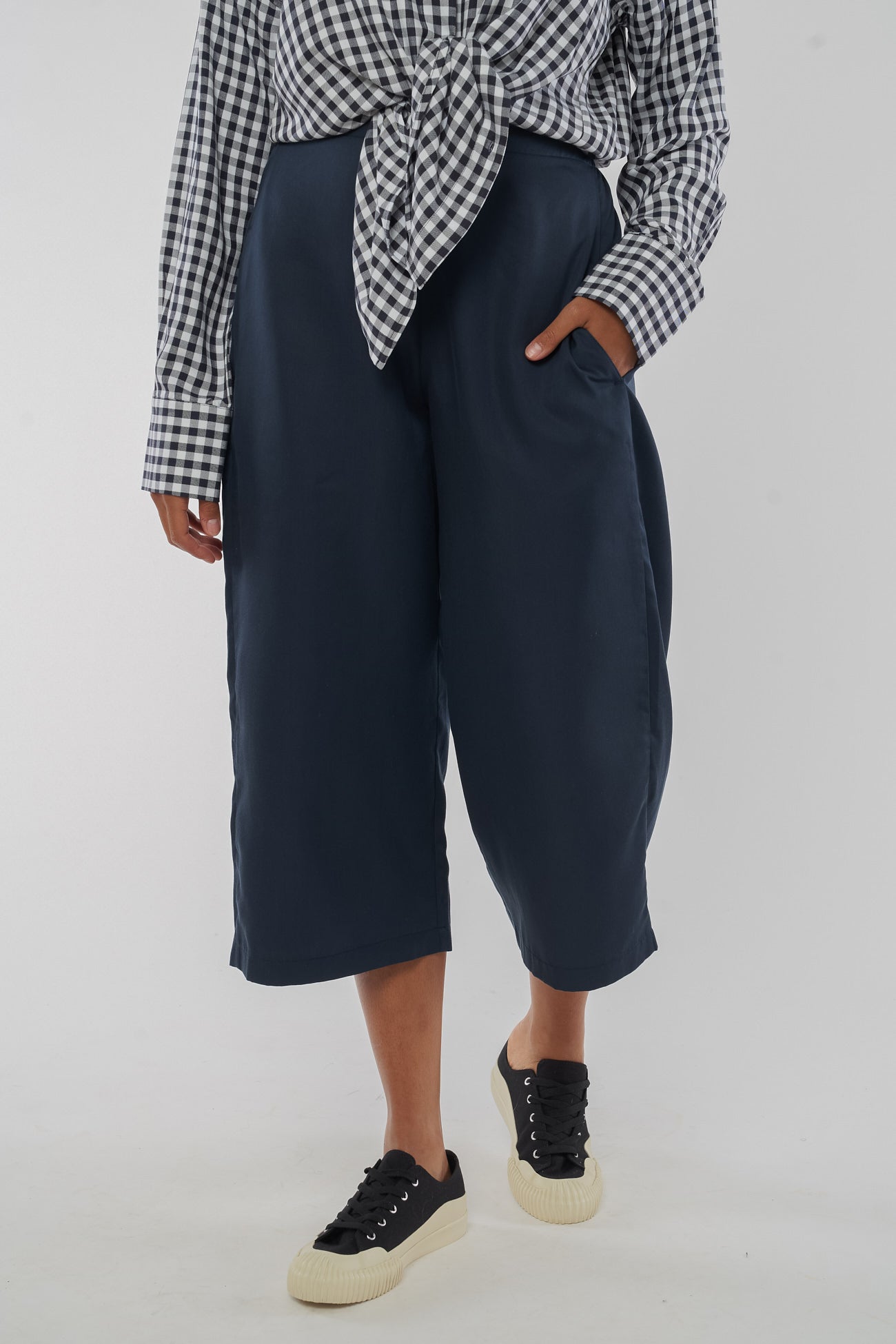 W-GB1416-ANNA-78-Hose-aus-Bio-Baumwolle-Ethical-Fashion-Frauen-HINDEL-Midnight-Blue20238
