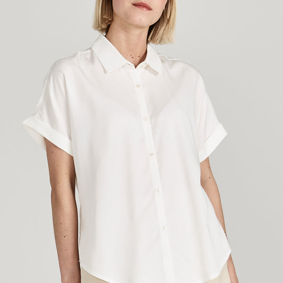 W-GB1422-SARAH-Shirt-aus-Tencel-Nachhaltige-Mode-Frauen-LIBIDOS-Undyed-Vorne2