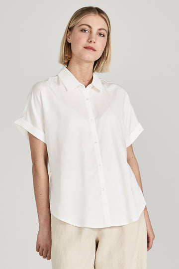 W-GB1422-SARAH-Shirt-aus-Tencel-Nachhaltige-Mode-Frauen-LIBIDOS-Undyed-Vorne2