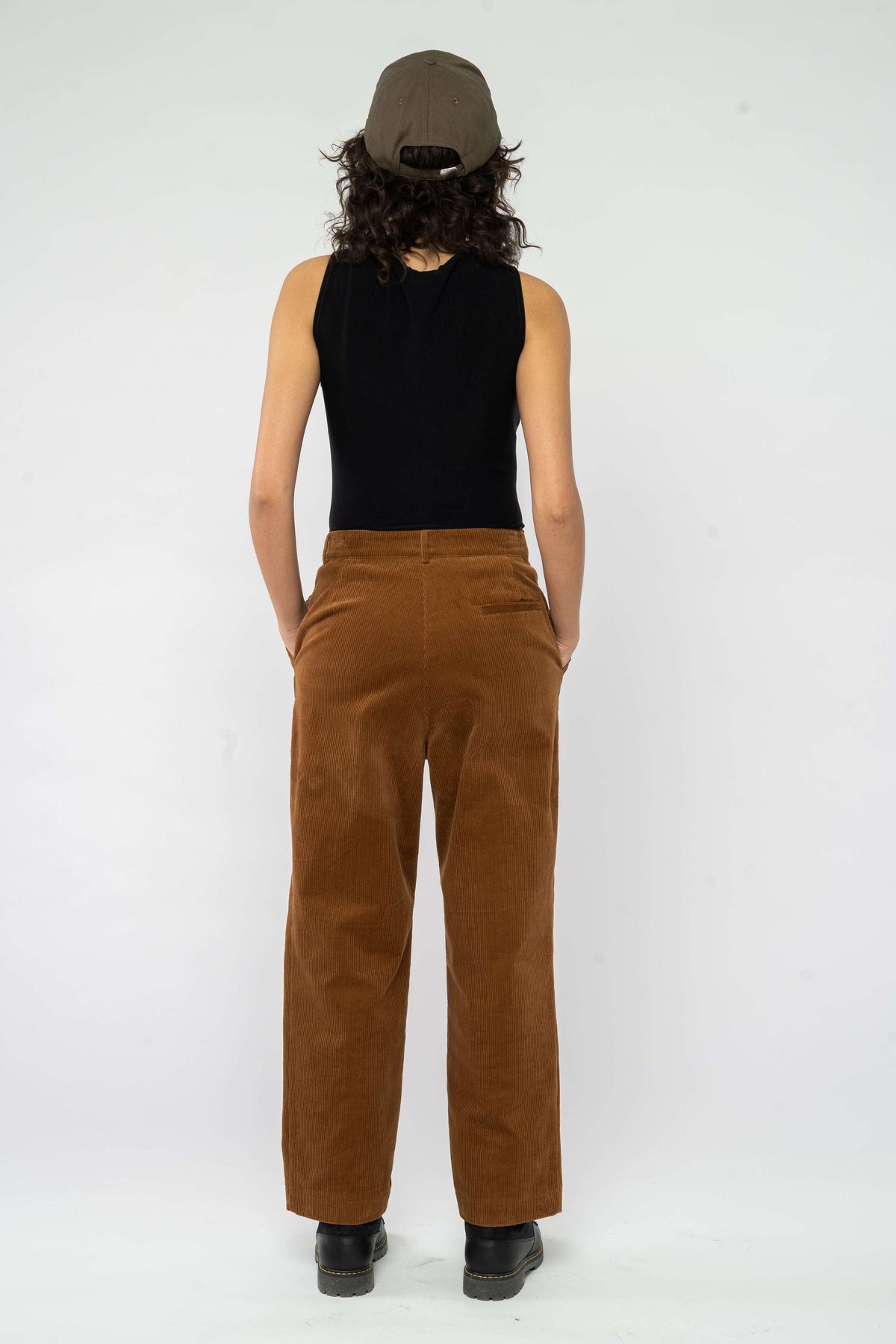 W-GB1482-Cord-Hose-Wide-Cut-Maike-Frauen-Bio-Braun-Hinten