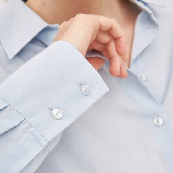 W-GB1550-COSIMA-Bluse-aus-Bio-Baumwolle-Gruene-Mode-Online-Shop-BANIBIBO-Moonlight-Blue-Vorne3