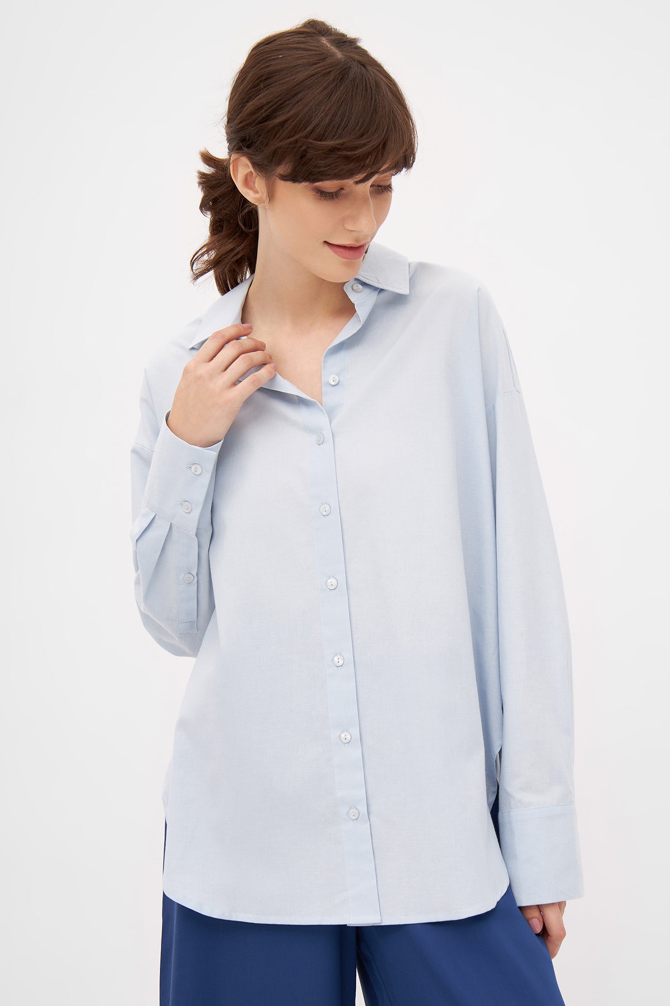 W-GB1550-COSIMA-Bluse-aus-Bio-Baumwolle-Gruene-Mode-Online-Shop-BANIBIBO-Moonlight-Blue-Vorne5