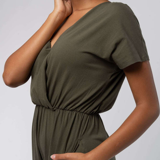 W-Khaki-Evelyn-Jumpsuit-aus-Bio-Baumwolle-Fair-Trade-Kleidung-Online-Khaki-Detail
