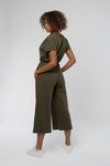 W-Khaki-Evelyn-Jumpsuit-aus-Bio-Baumwolle-Fair-Trade-Kleidung-Online-Khaki-Hinten