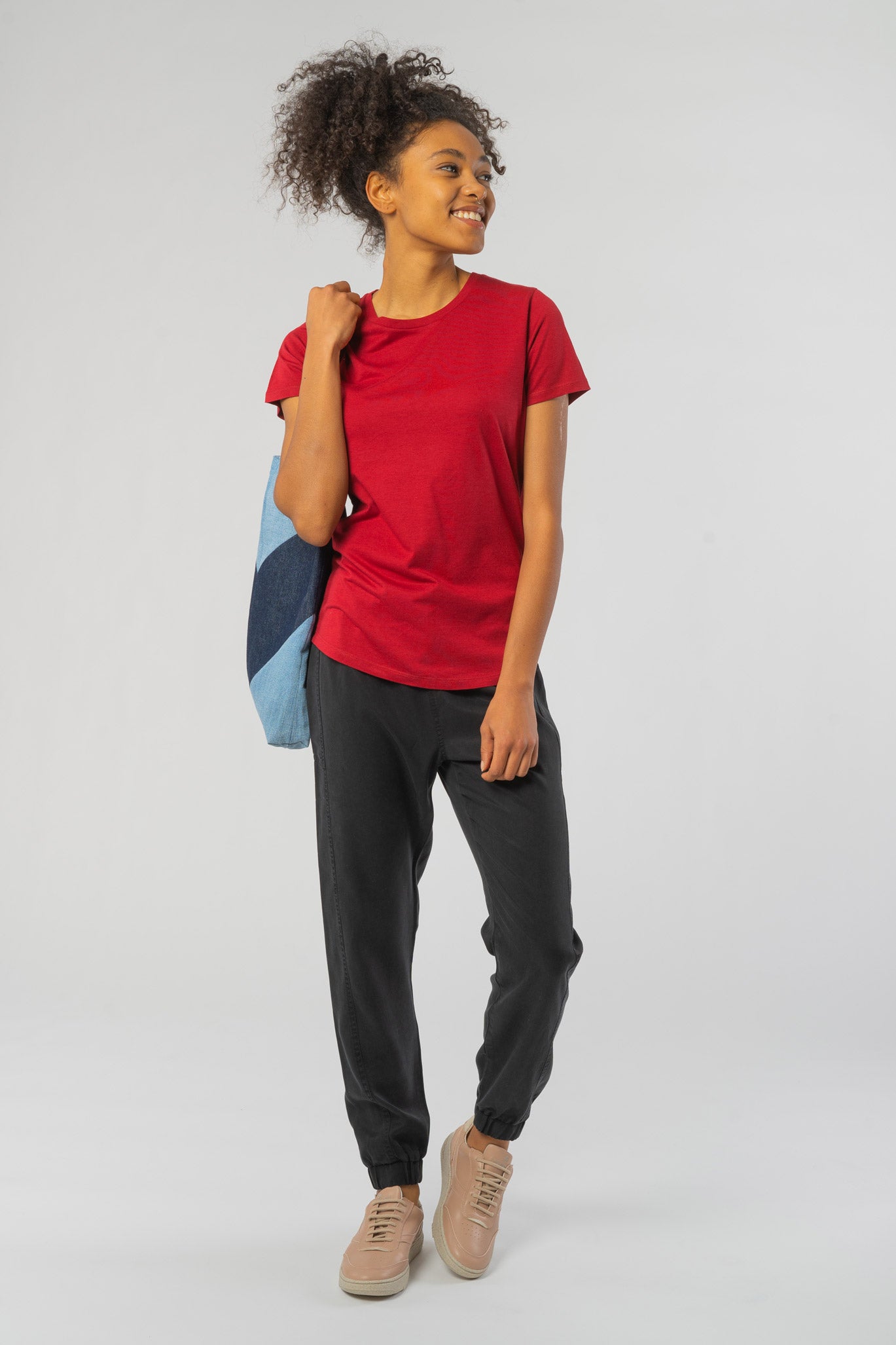 W-N49-Frauen-Ecovero-Holz-T-Shirt-Viskose-Red-Vorne4