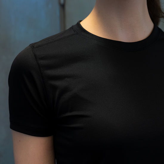 W-Performance-T-Shirt-aus-rPET-Sportbekleidung-Black-Detail