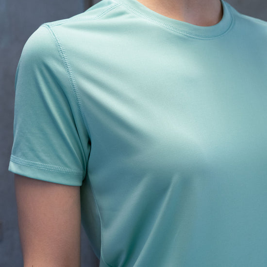 W-Performance-T-Shirt-aus-rPET-Sportbekleidung-Dusty-Mint-Detail