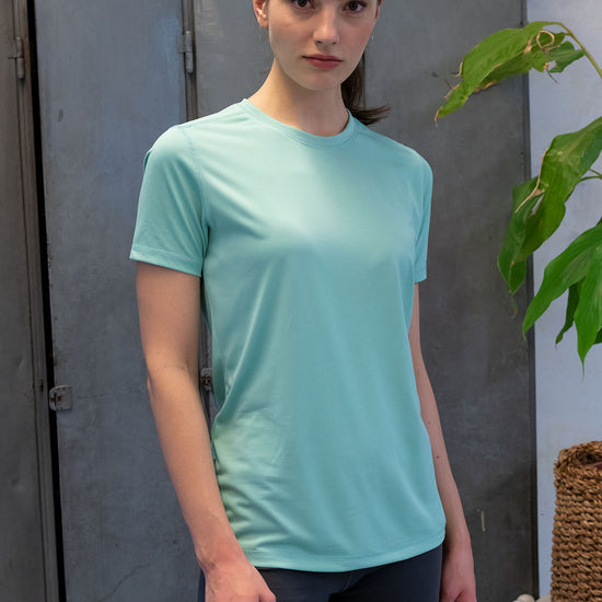 W-Performance-T-Shirt-aus-rPET-Sportbekleidung-Dusty-Mint-Vorne