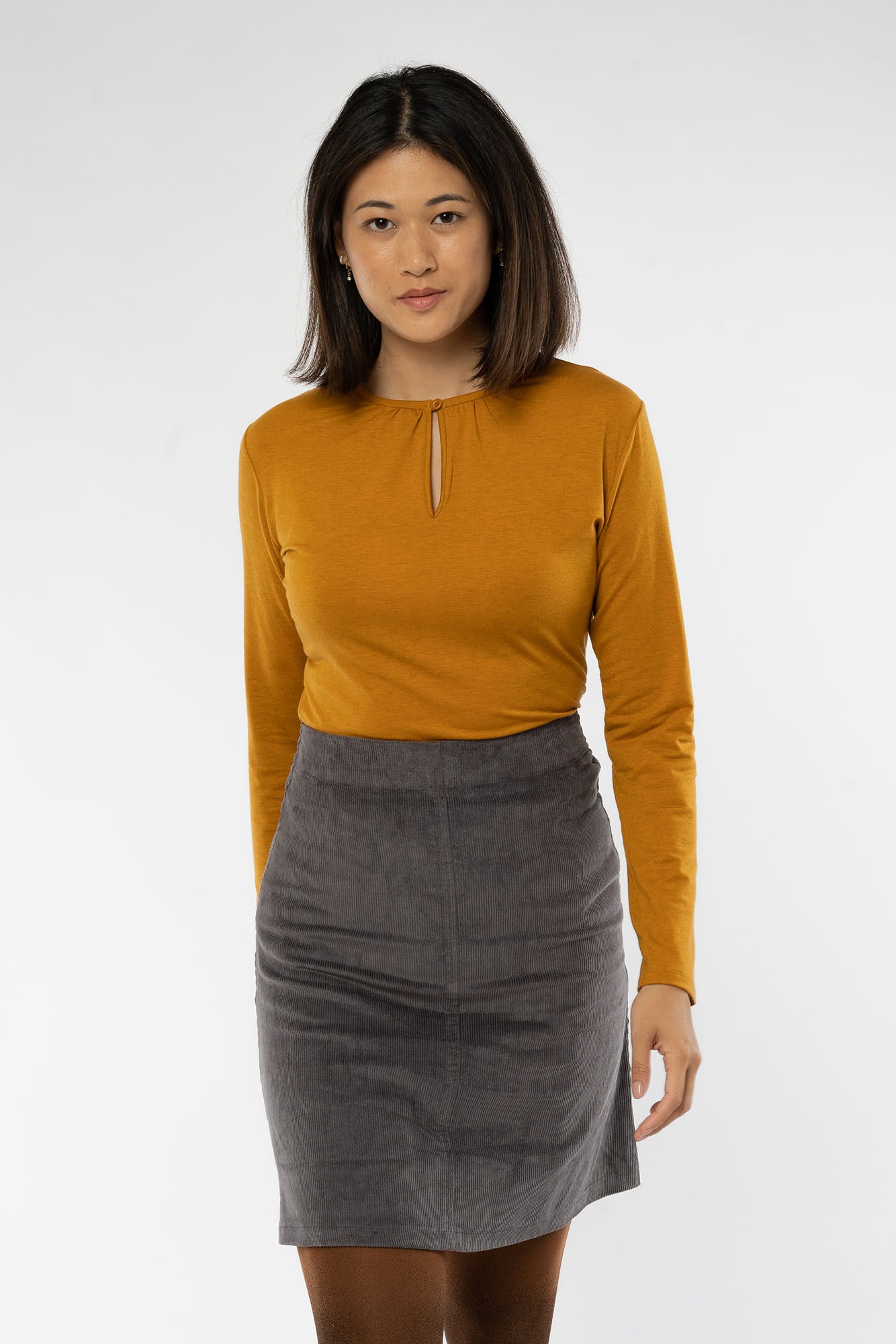 W-Rock-aus-Bio-Baumwolle-Hanf-Fair-Trade-T-Shirt-Frauen-Anthrazit-Vorne