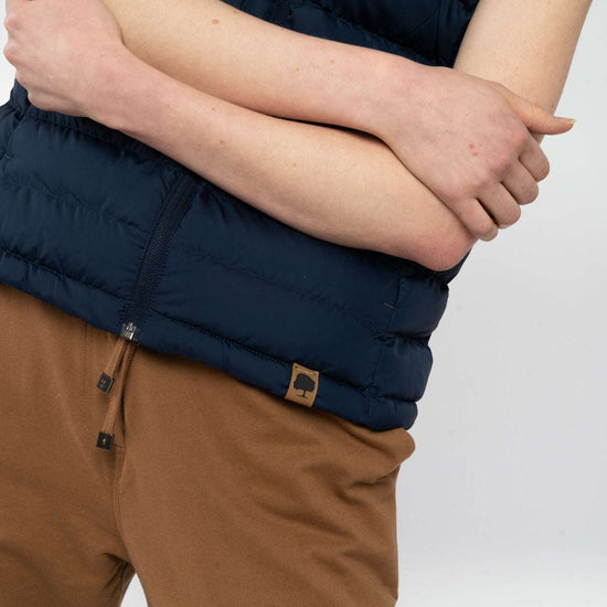 Maja ist 174cm groß und trägt Größe S